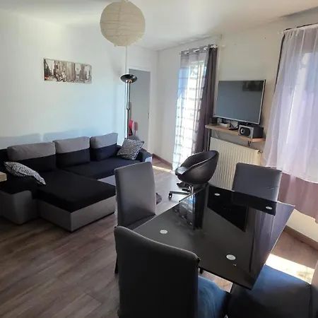 Cozy 3 With Large Garden شقة *